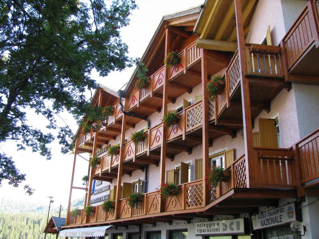 Hotel Il Catturanino 마돈나 디 캄필리오 외부 사진
