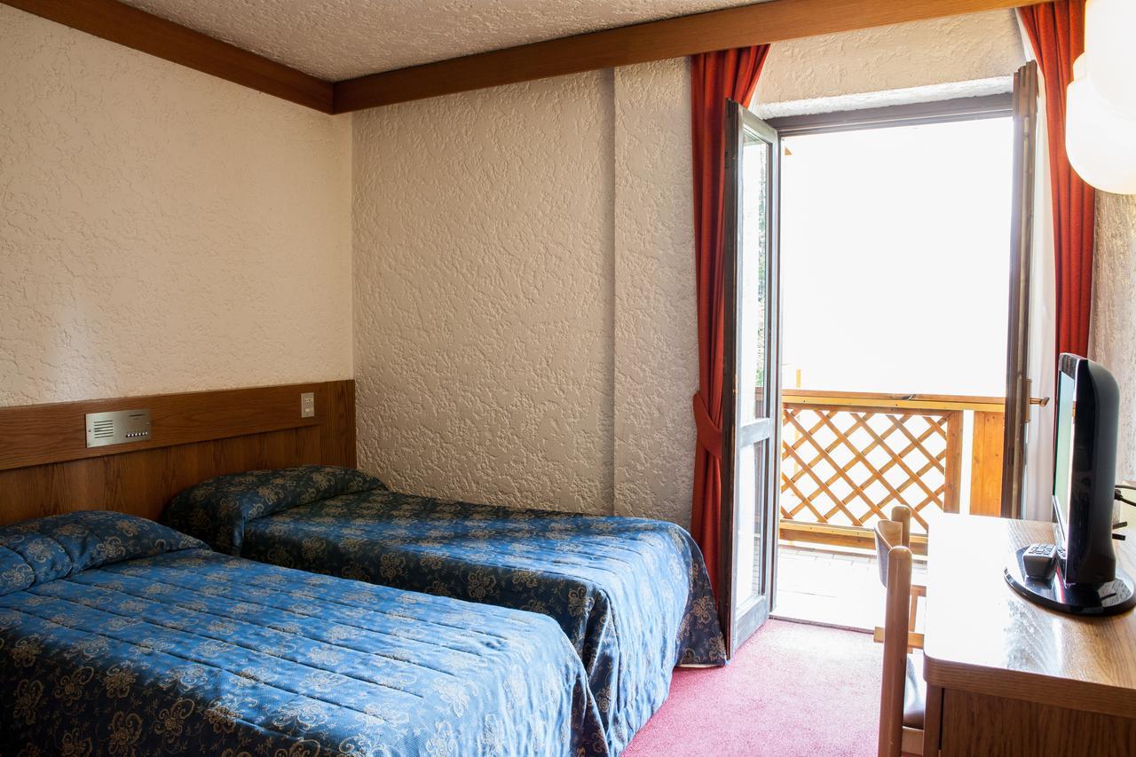Hotel Il Catturanino 마돈나 디 캄필리오 외부 사진